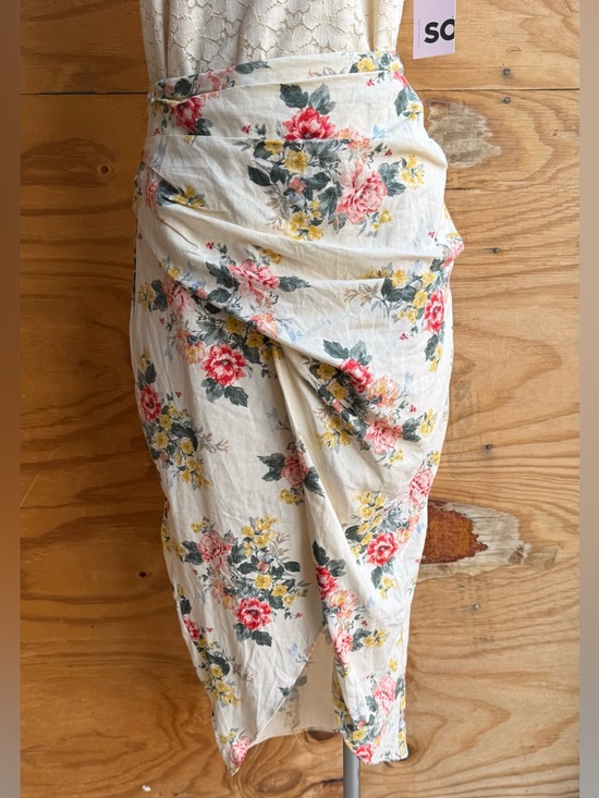 Dresses & Skirts - NWT Linen Blend Floral Skirt